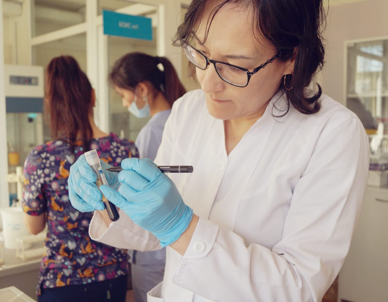 29 марта 2019 на базе лаборатории КазНИИОиР при поддержке компании АстраЗенека Казахстан прошел медицинский практический семинар «Молекулярно-генетическое тестирование пациентов с немелкоклеточным раком легкого».