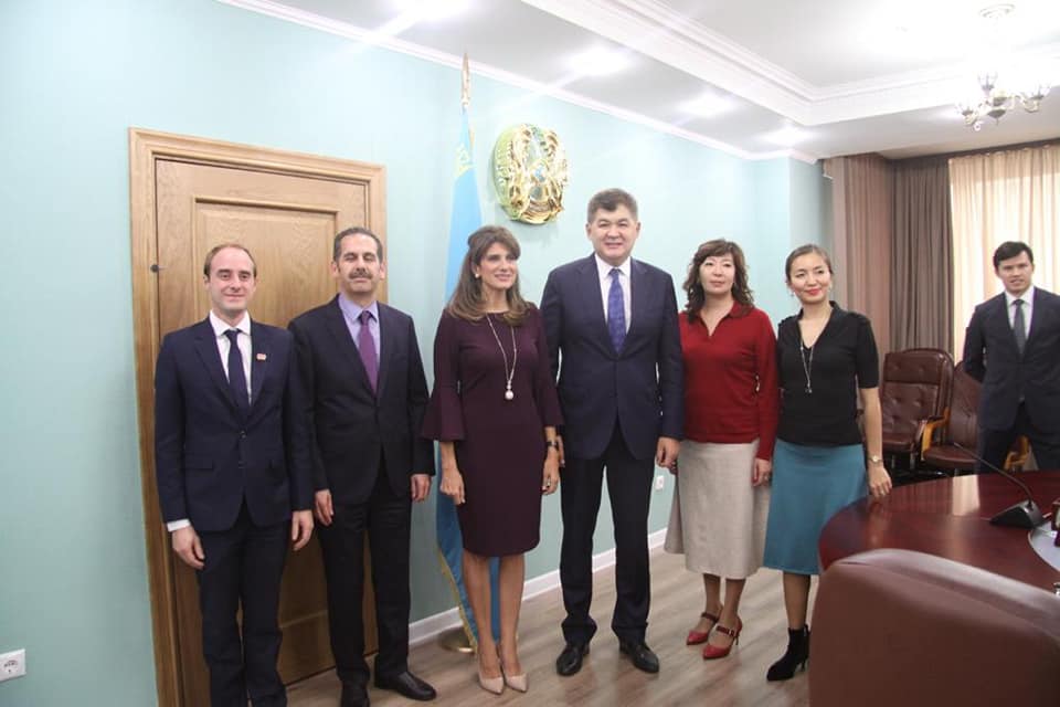 Министр здравоохранения Казахстана Елжан Биртанов встретился с Президентом «Международной организации по борьбе с раком UICC» Принцессой Иордании Диной Майред