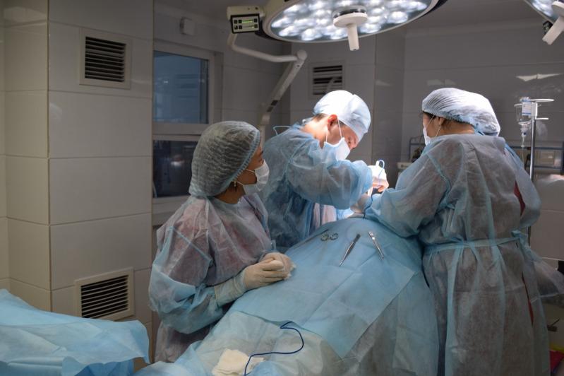 Сложнейшие операции на уникальном оборудовании провели врачи Алматы