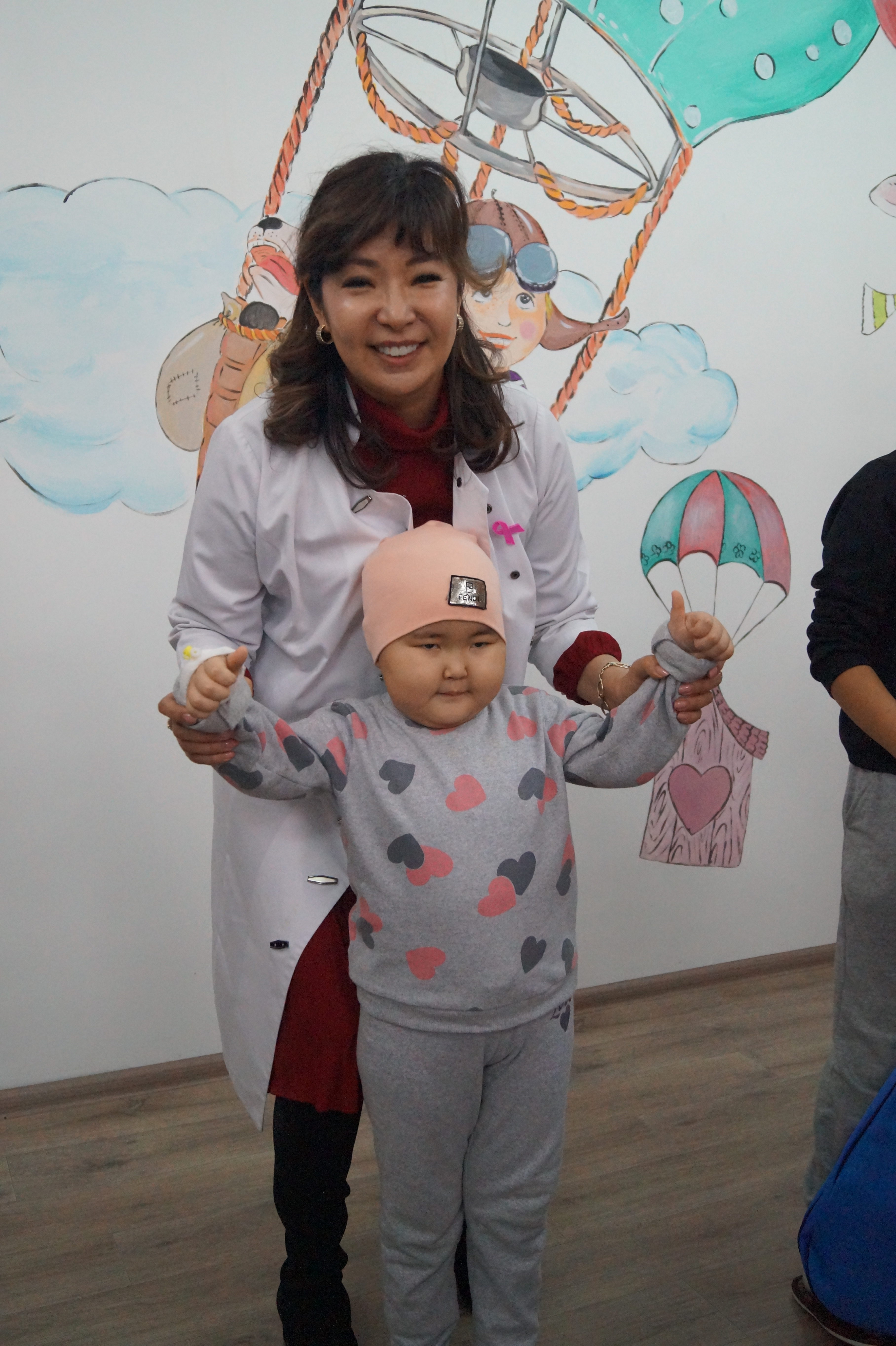 Маленькие пациенты получили подарки от партии «Nur Otan»