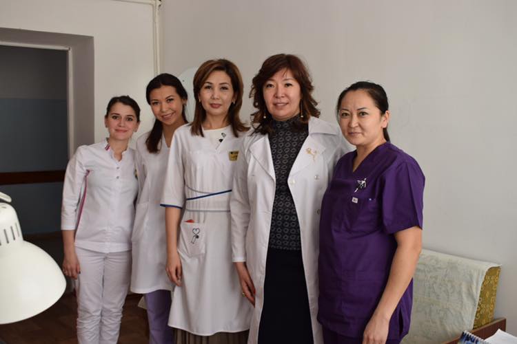 Председатель правления КазНИИ онкологии и радиологии, д.м.н Д.Р.Кайдарова посетила онкологический диспансер Атырауской области