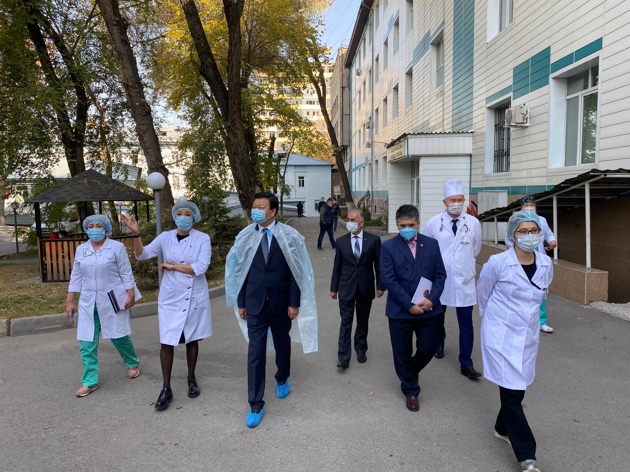 Денсаулық сақтау министрі Алексей Цой іс-сапар шеңберінде Алматы қаласындағы Қазақ онкология және радиология ҒЗИ-да болды