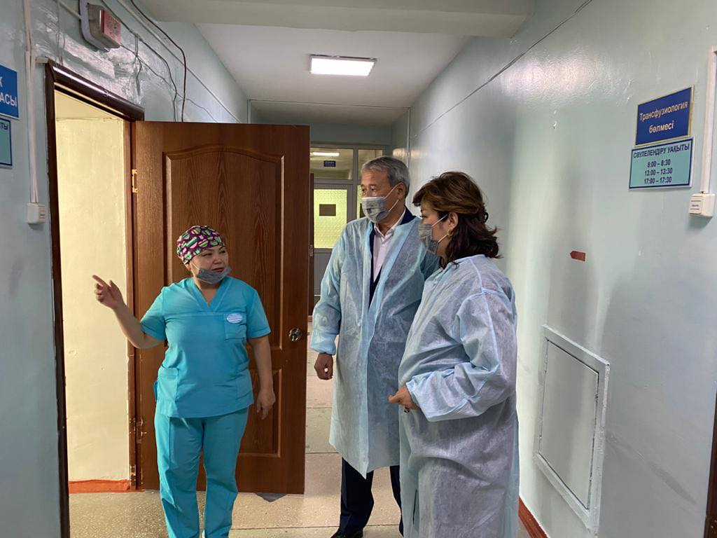 Специалисты КАЗНИИОиР во главе с председателем правления Д.Кайдаровой посетили Жамбылский онкологический диспансер